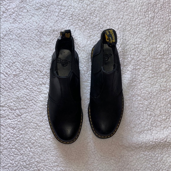 NWOB Dr. Martens Black Ankle Boots with Yellow Stitching - Picture 4 of 9